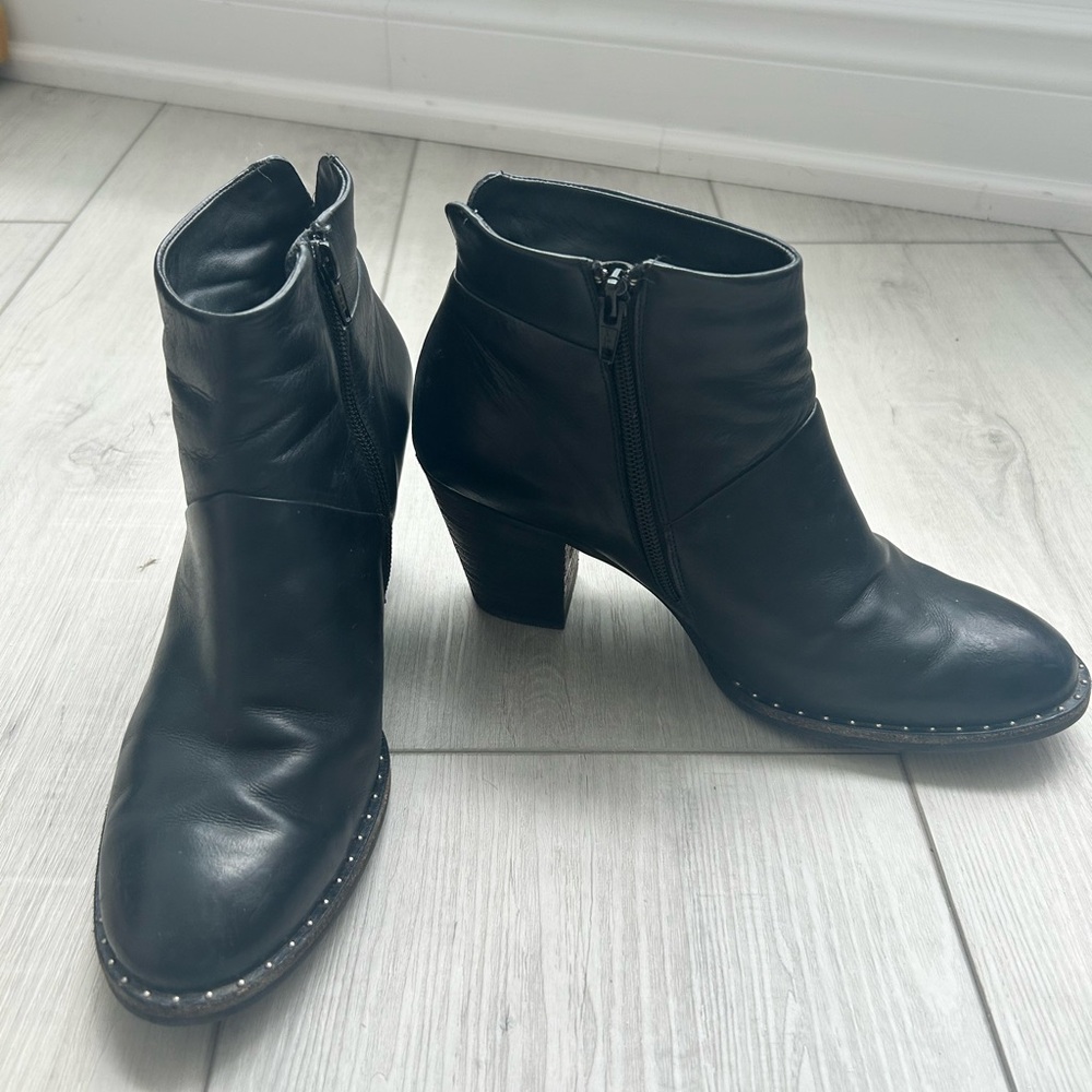 Paul Green Black Leather Ankle Booties